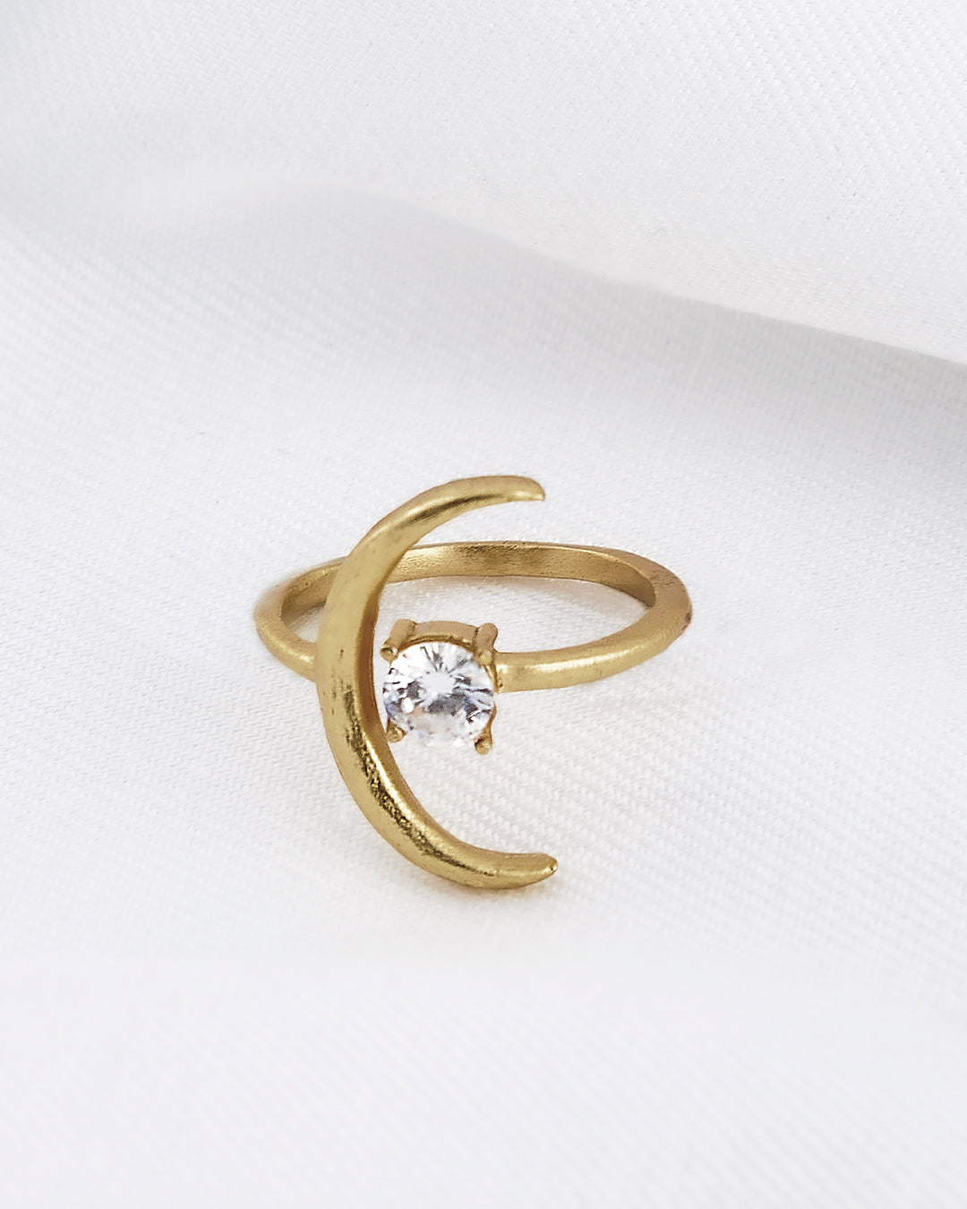 LUMINOUS SPLENDOR SOLITAIRE RING | 18K GOLD PLATED