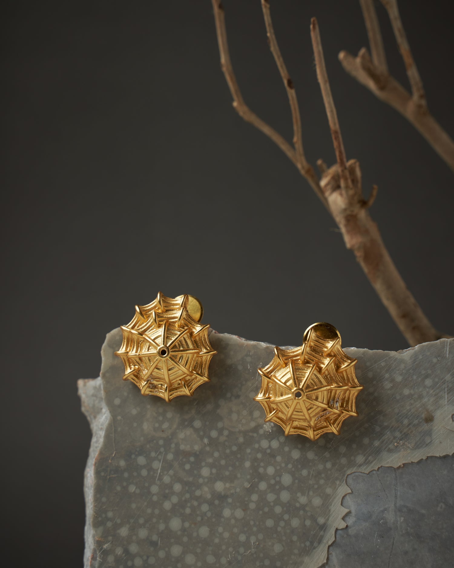 MYSTIC MEDALION EARRING | 18K GOLD PLATED