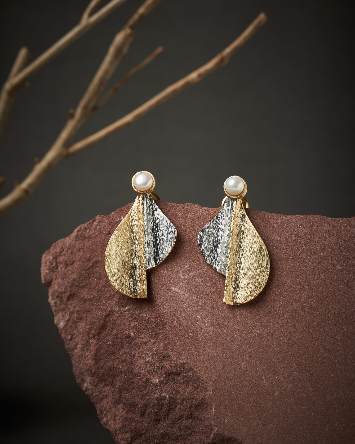 TIMELESS TEARDROPS | 18k GOLD PLATED EARRING