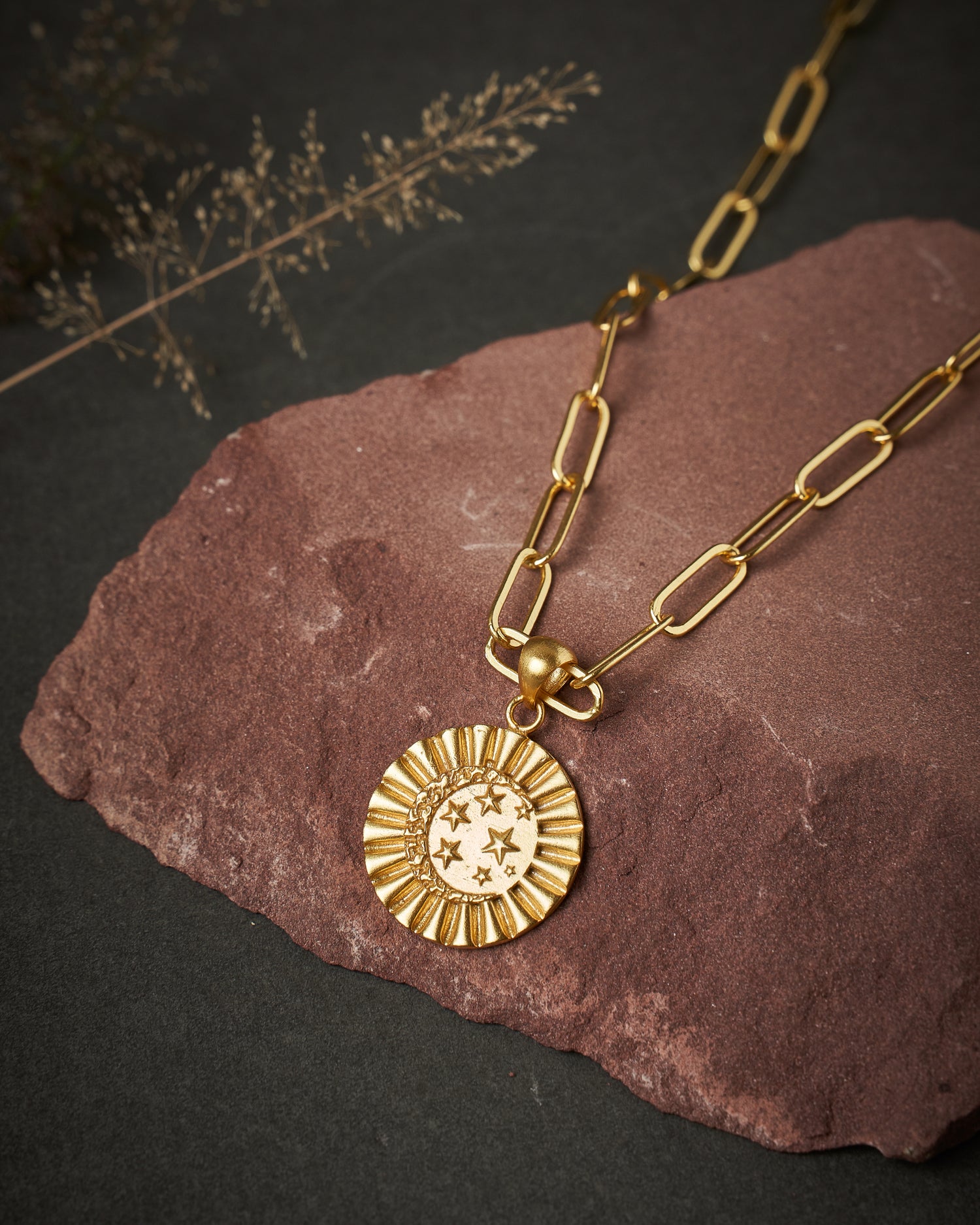 LUMINOUS RAYS SUN NECKLACE | 18K GOLD PLATED